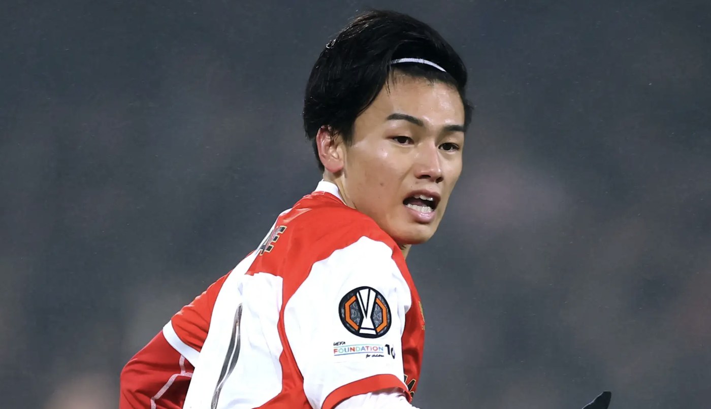 Ayase Ueda in full flight for Feyenoord